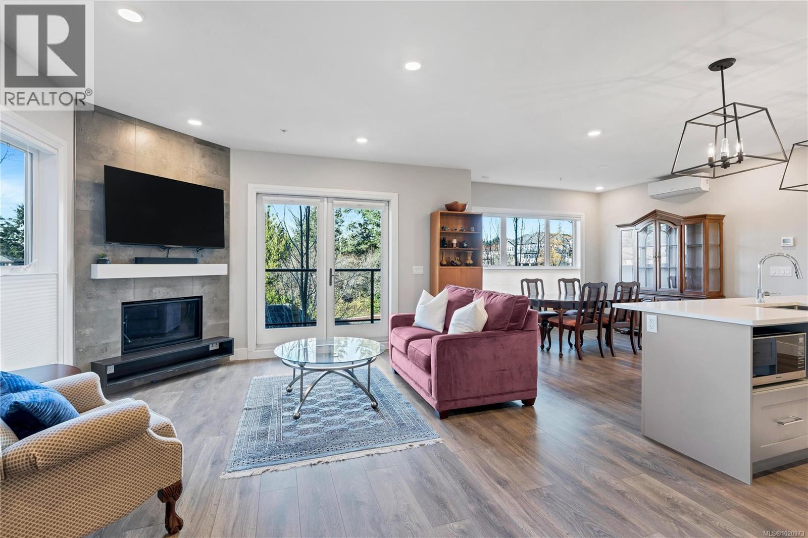 204 741 Travino Lane, Saanich