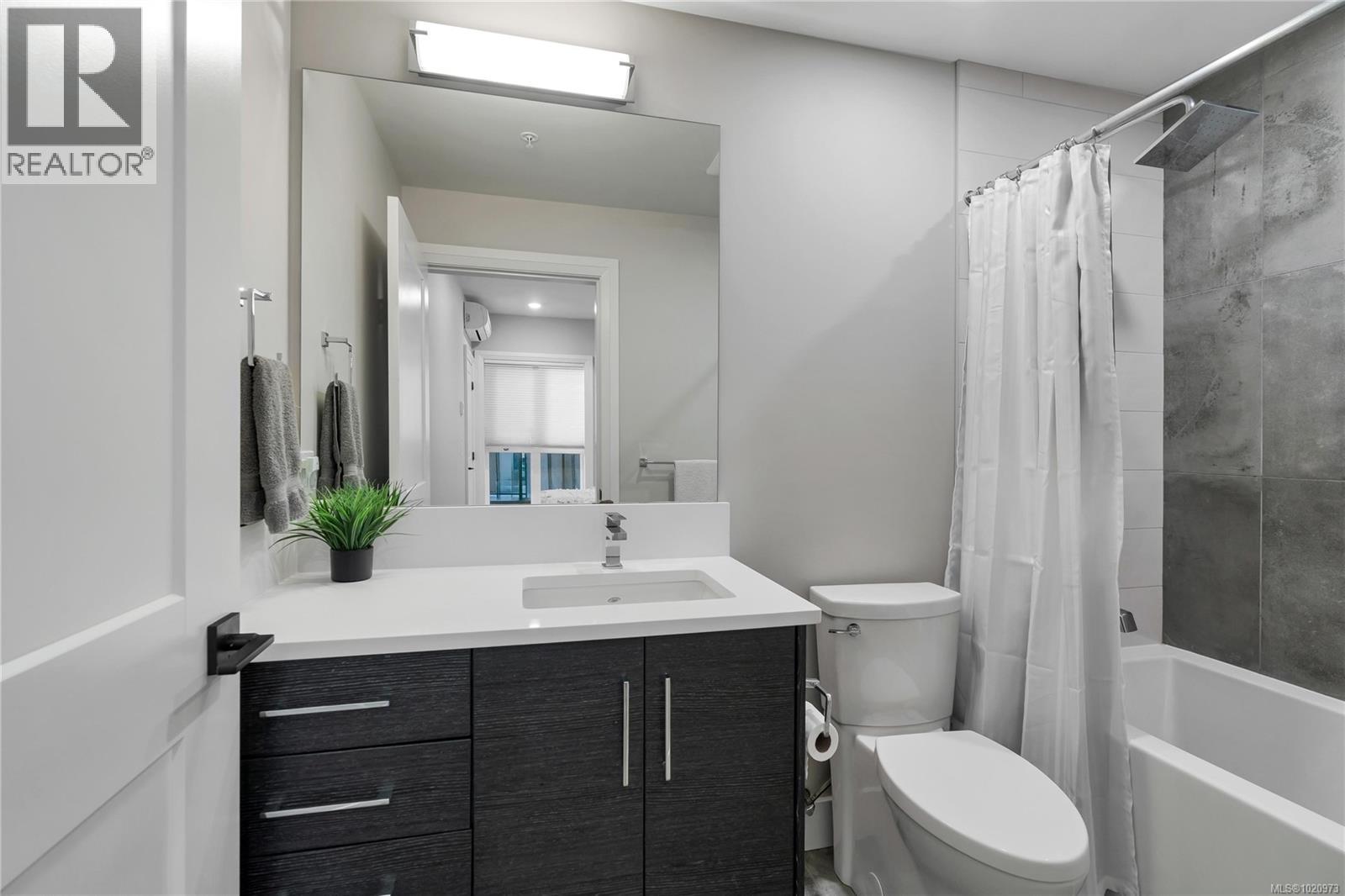 204 741 Travino Lane, Saanich