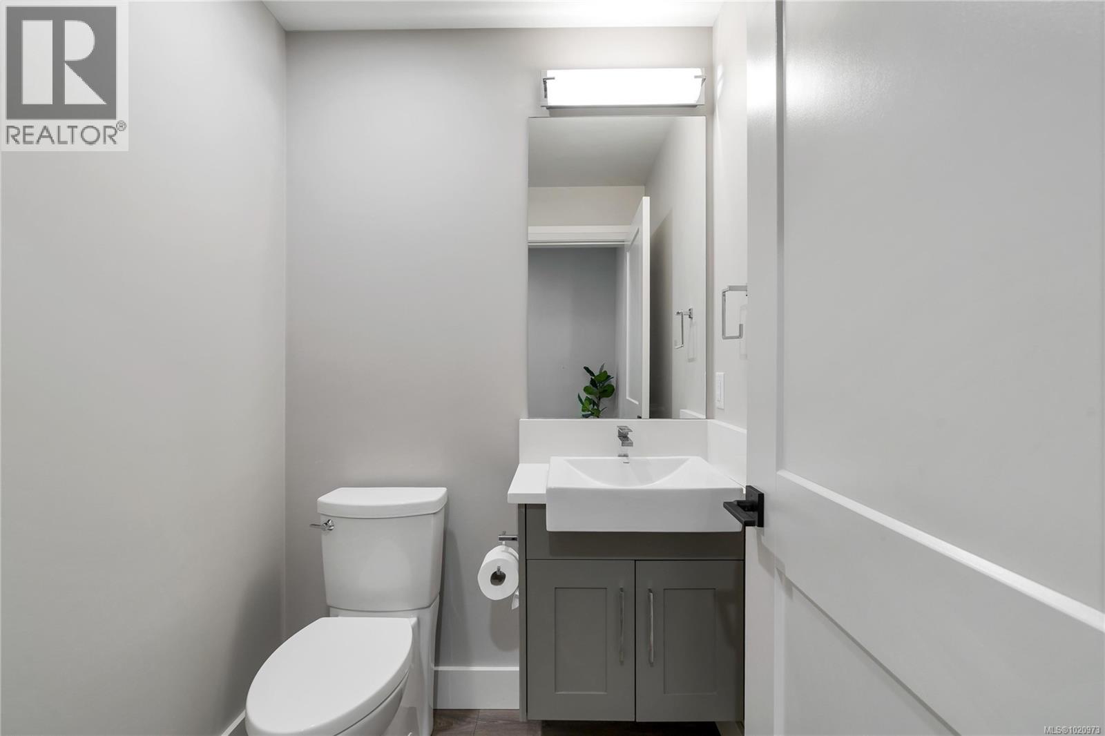 204 741 Travino Lane, Saanich