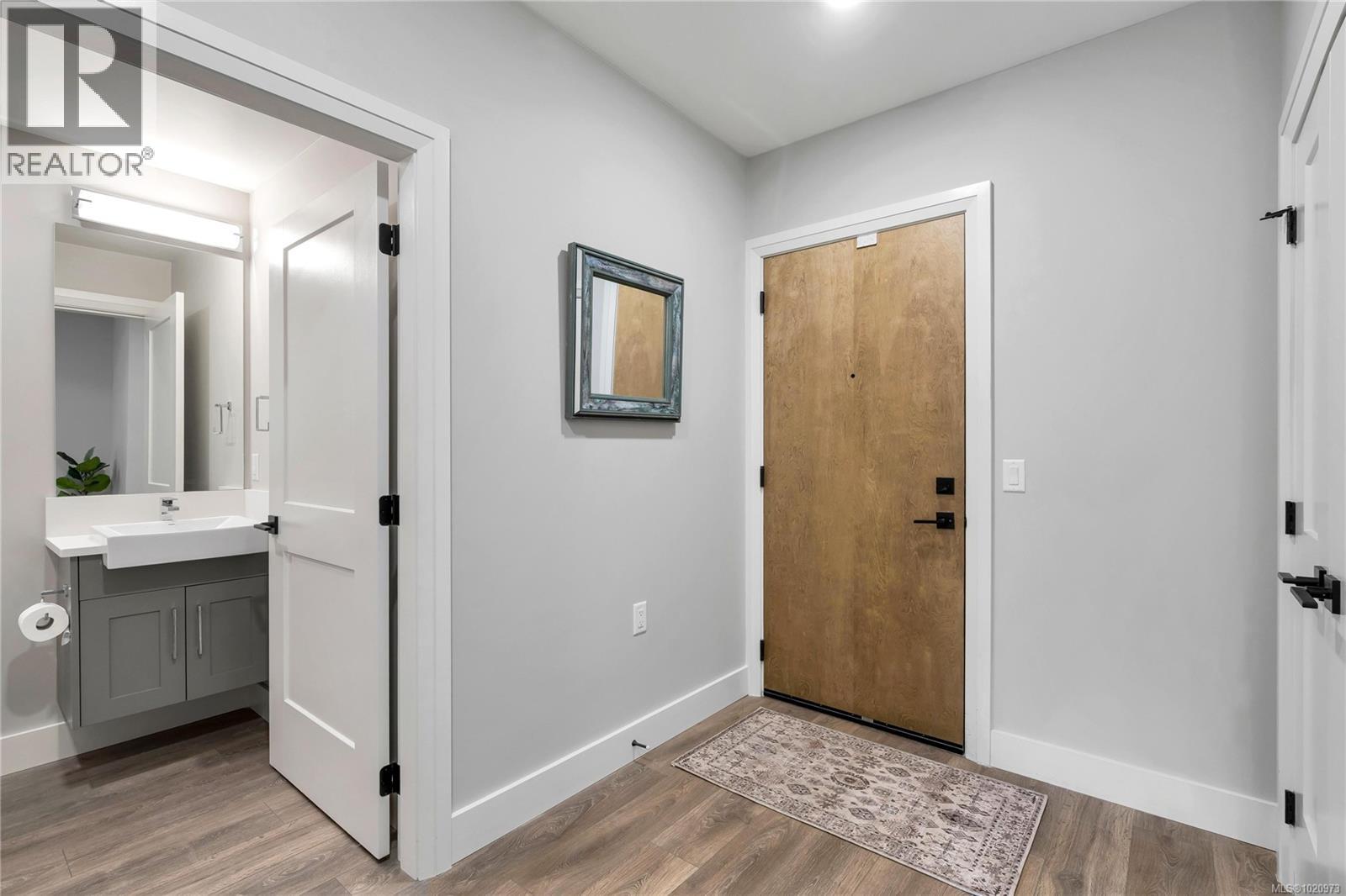 204 741 Travino Lane, Saanich