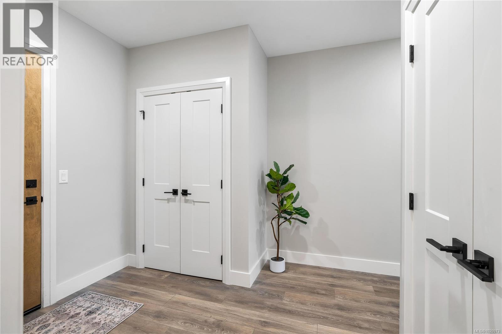 204 741 Travino Lane, Saanich