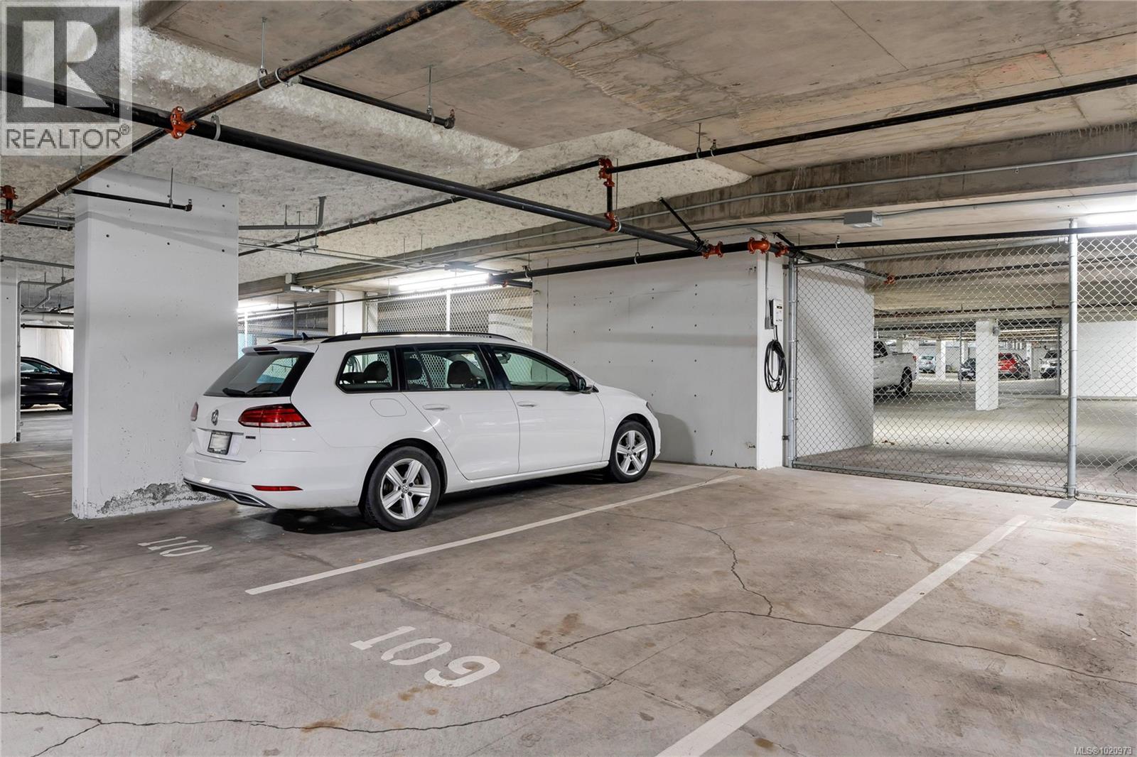 204 741 Travino Lane, Saanich