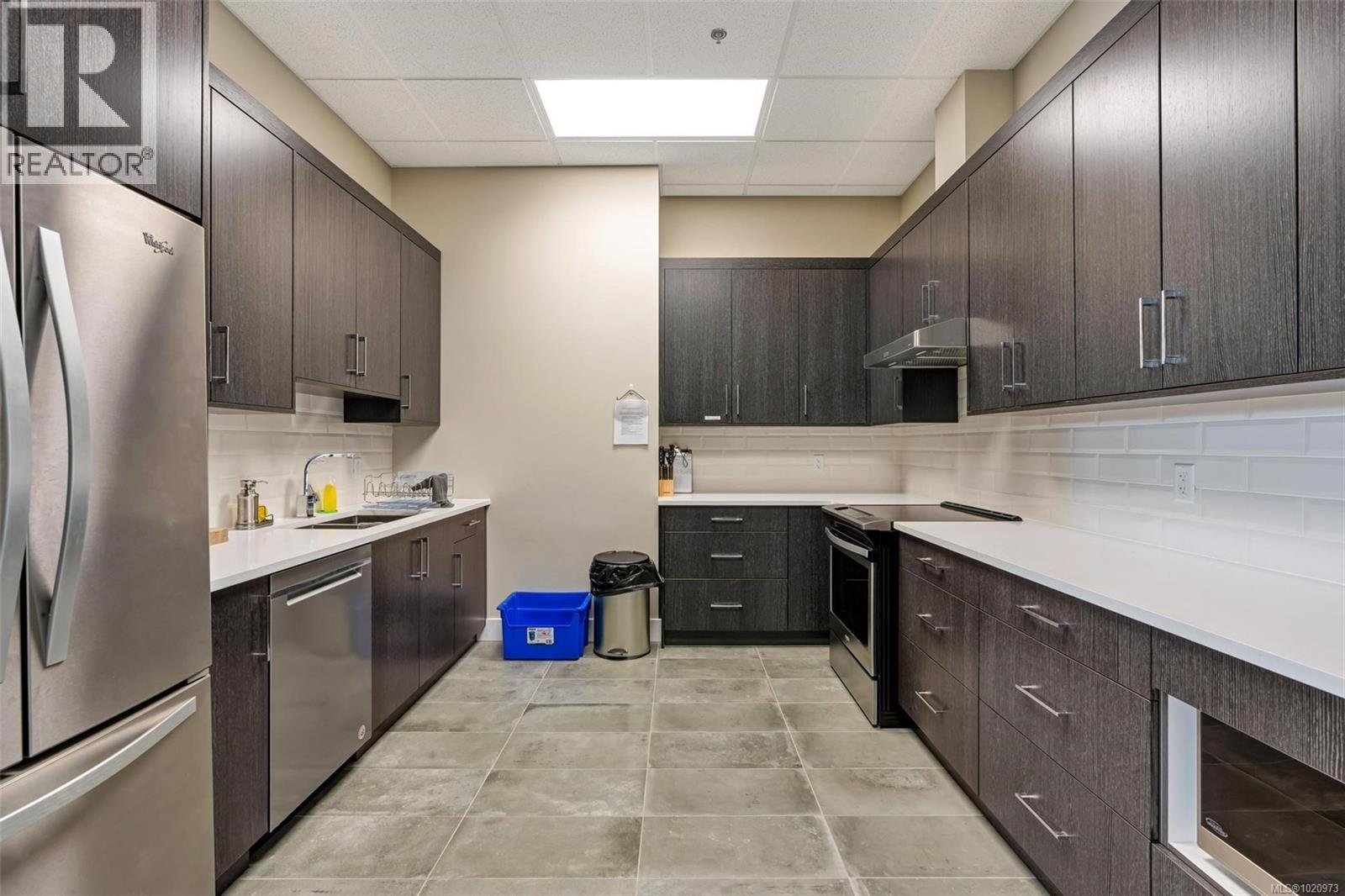 204 741 Travino Lane, Saanich