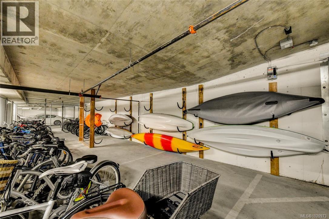 204 741 Travino Lane, Saanich