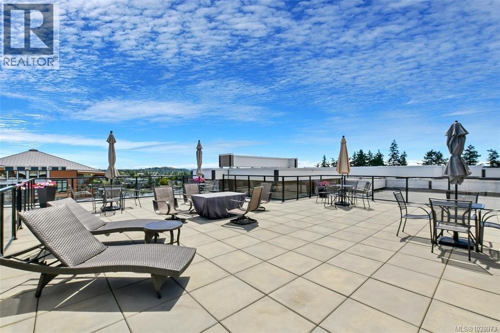 204 741 Travino Lane, Saanich