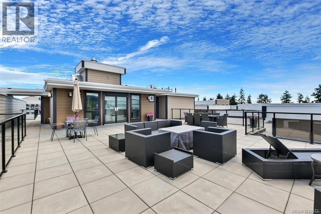 204 741 Travino Lane, Saanich