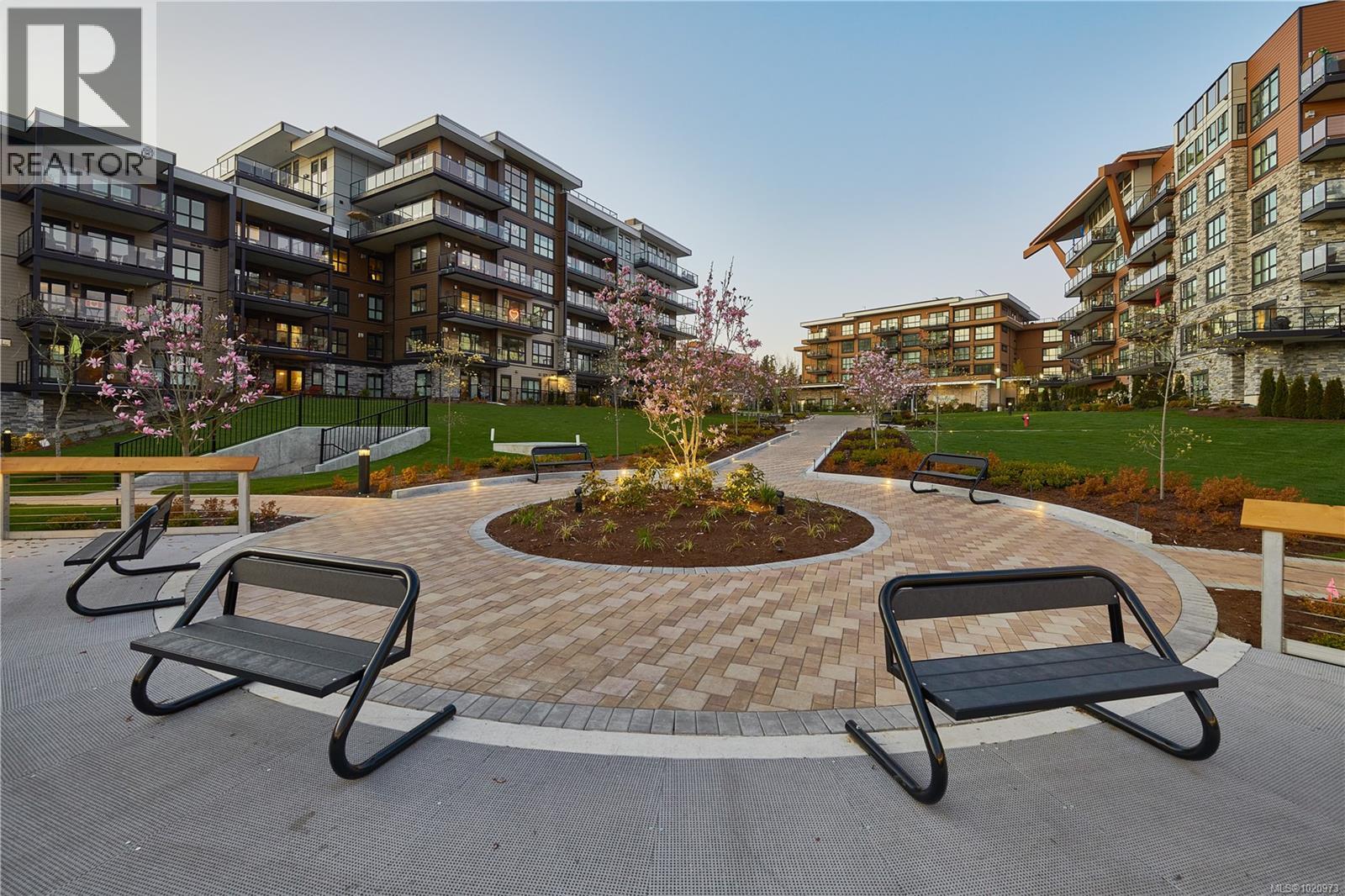 204 741 Travino Lane, Saanich