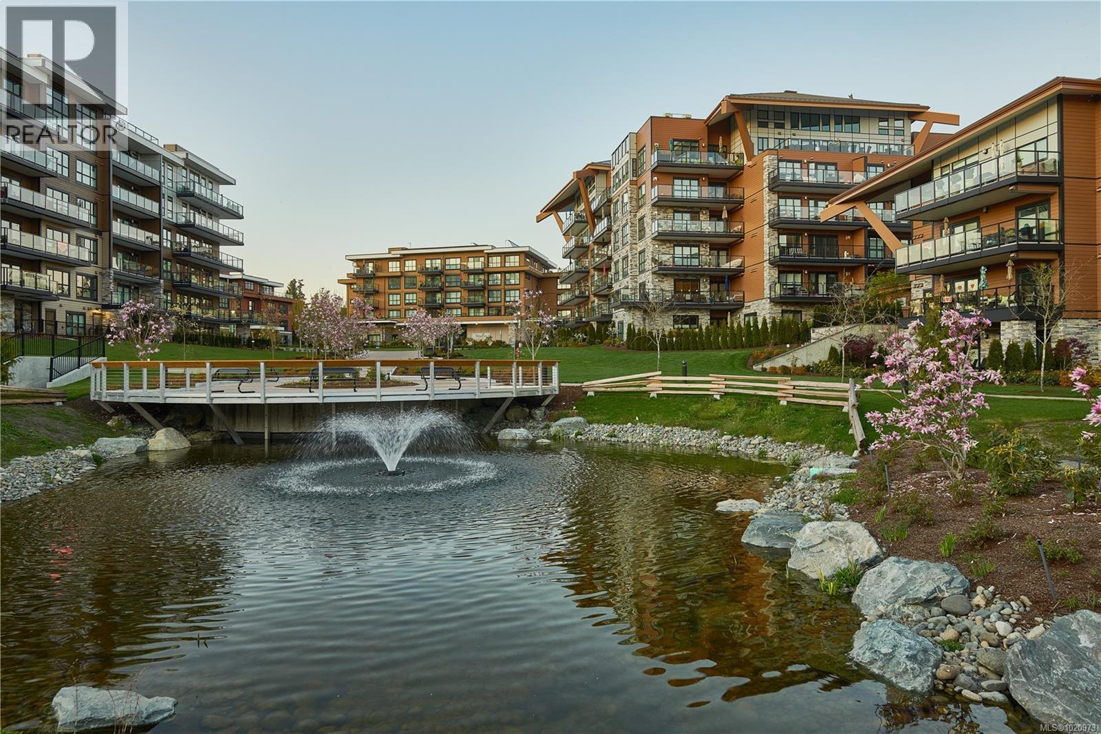 204 741 Travino Lane, Saanich