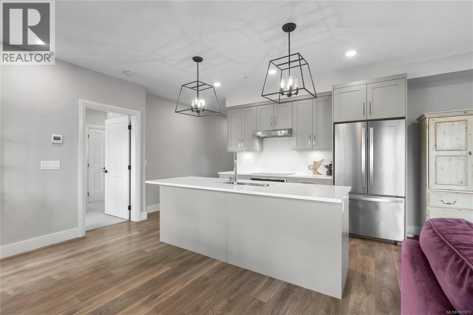 204 741 Travino Lane, Saanich