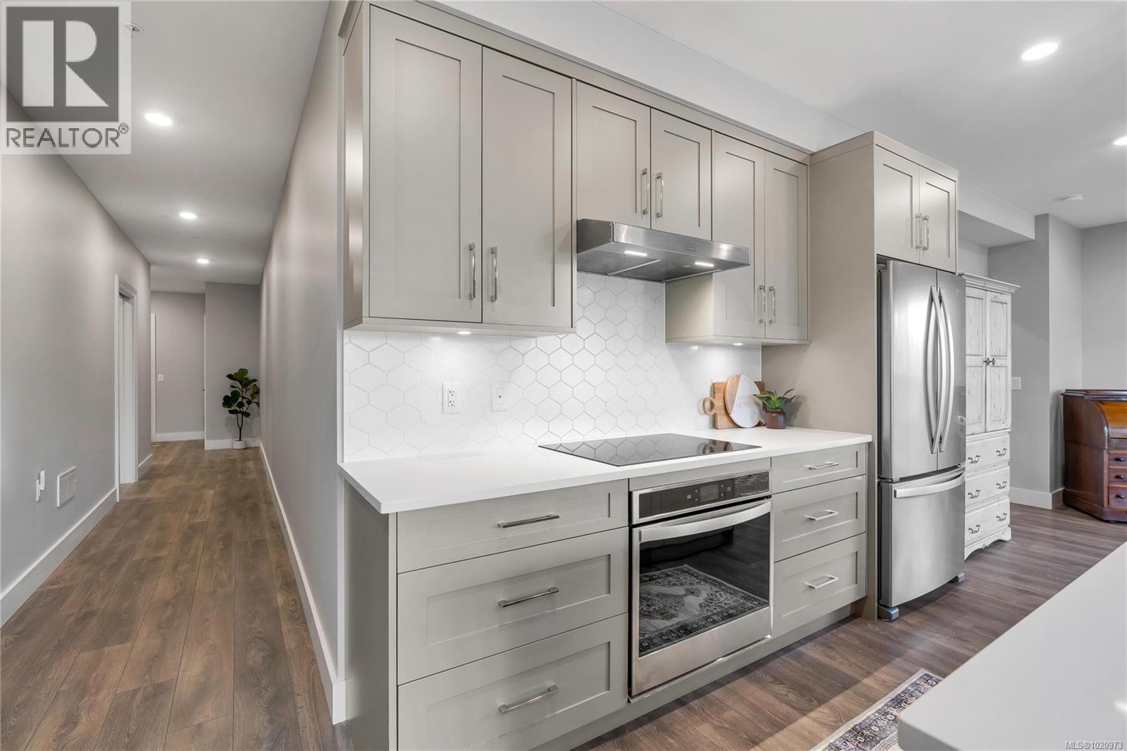 204 741 Travino Lane, Saanich