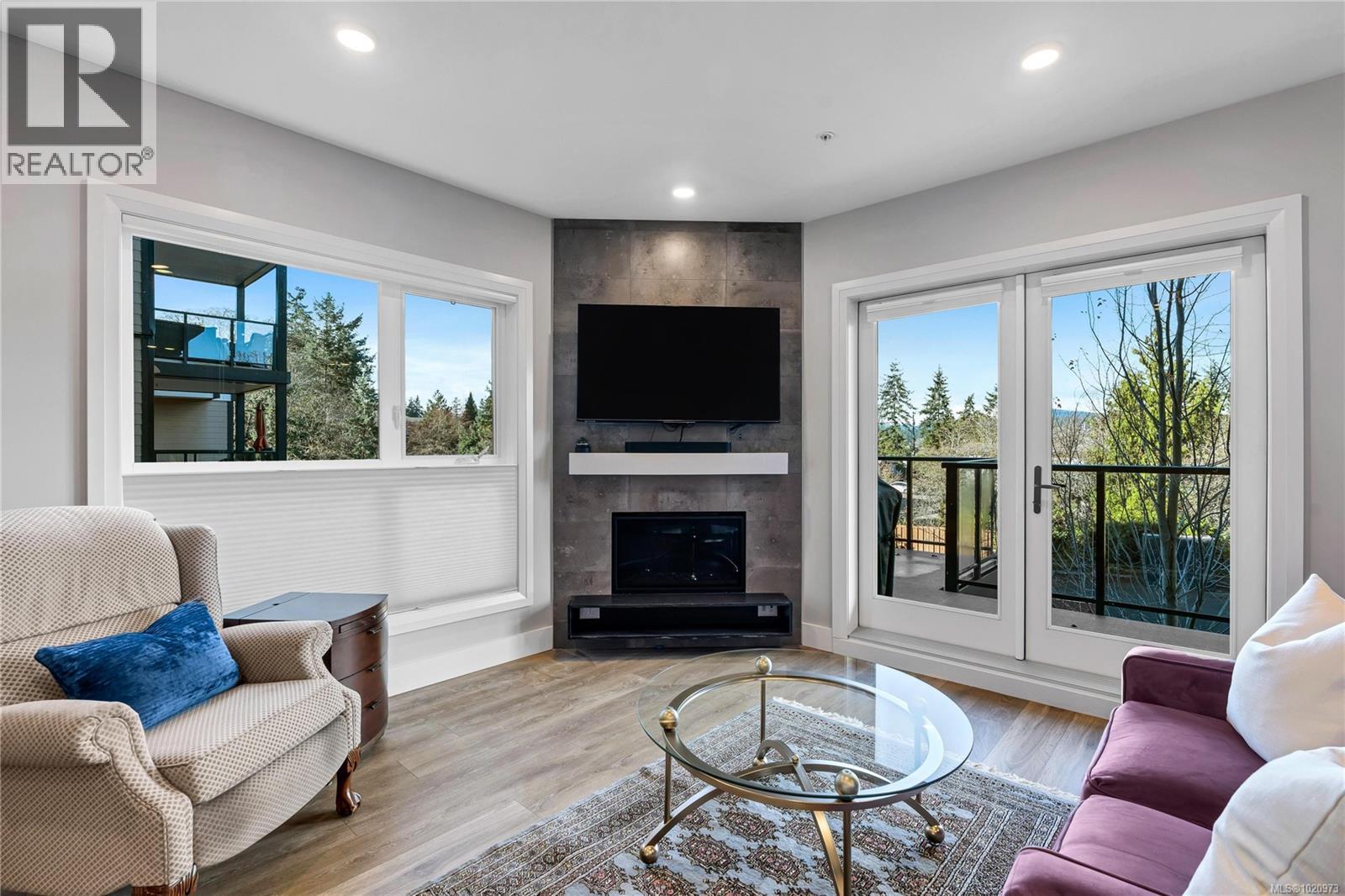 204 741 Travino Lane, Saanich