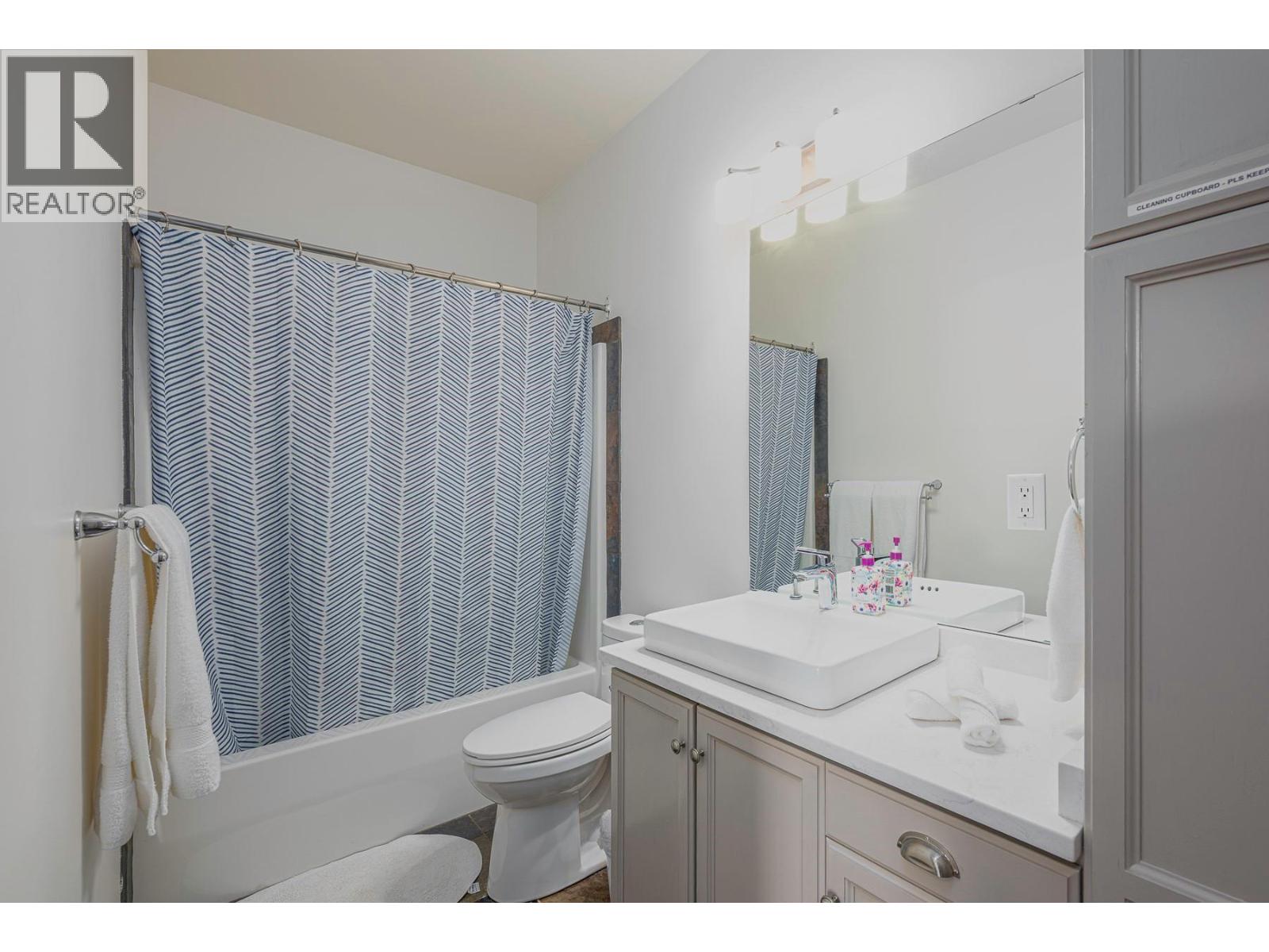 5940 Snowpines Way Unit# 2, Big White