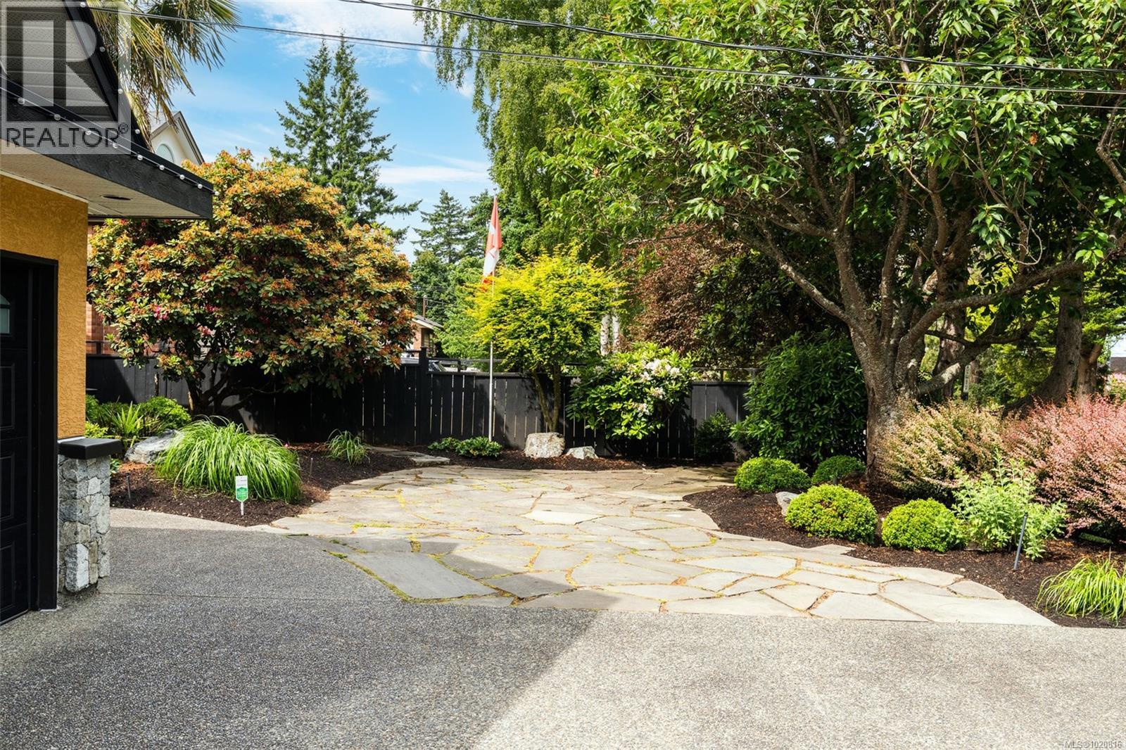  2013 Ferndale Road, Saanich