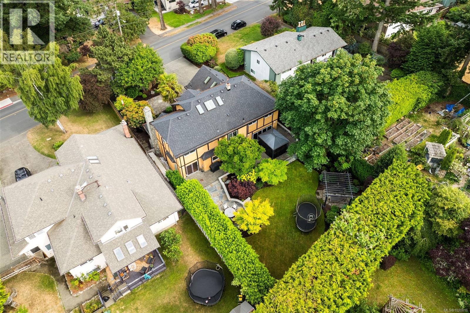  2013 Ferndale Road, Saanich