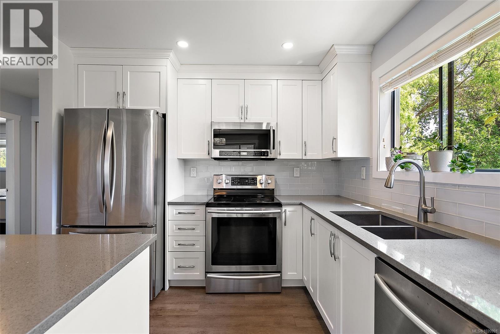 110 Jedburgh Pl, View Royal