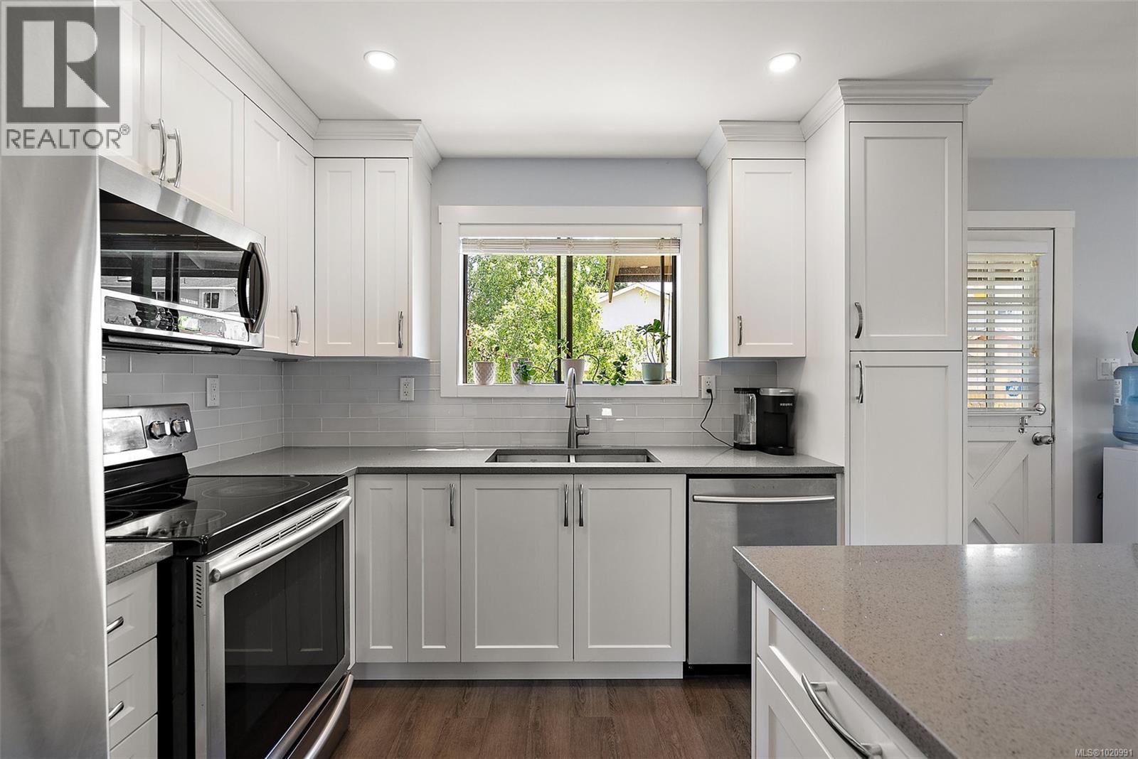 110 Jedburgh Pl, View Royal