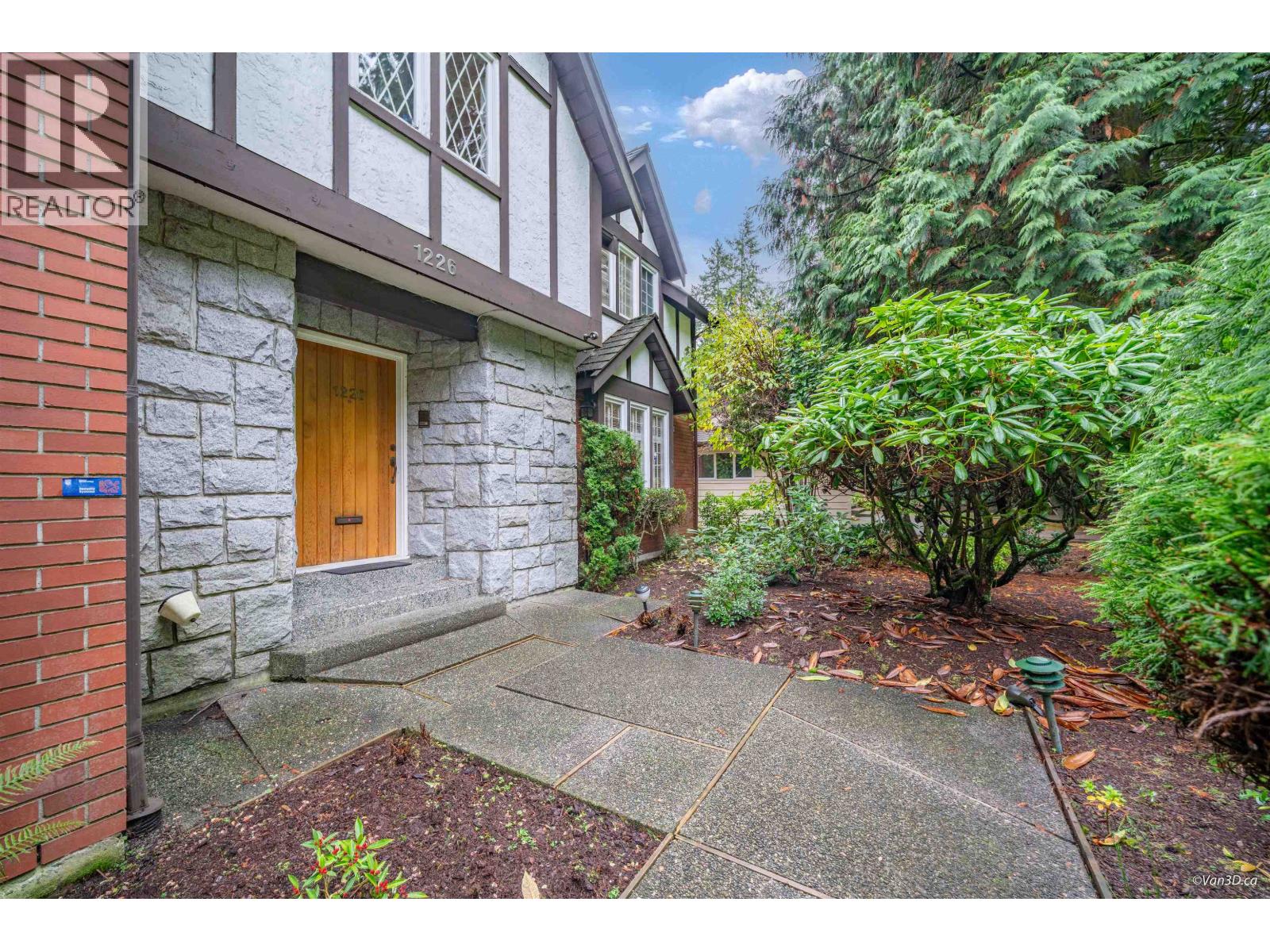 1226 SEYMOUR BOULEVARD, North Vancouver