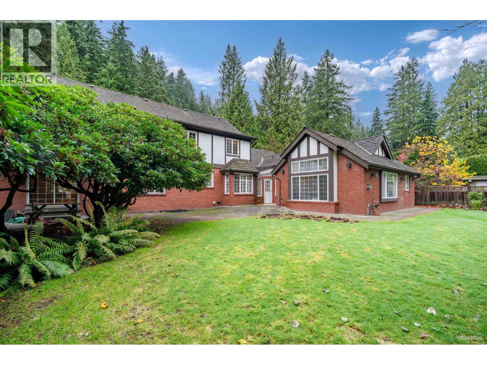 1226 SEYMOUR BOULEVARD, North Vancouver