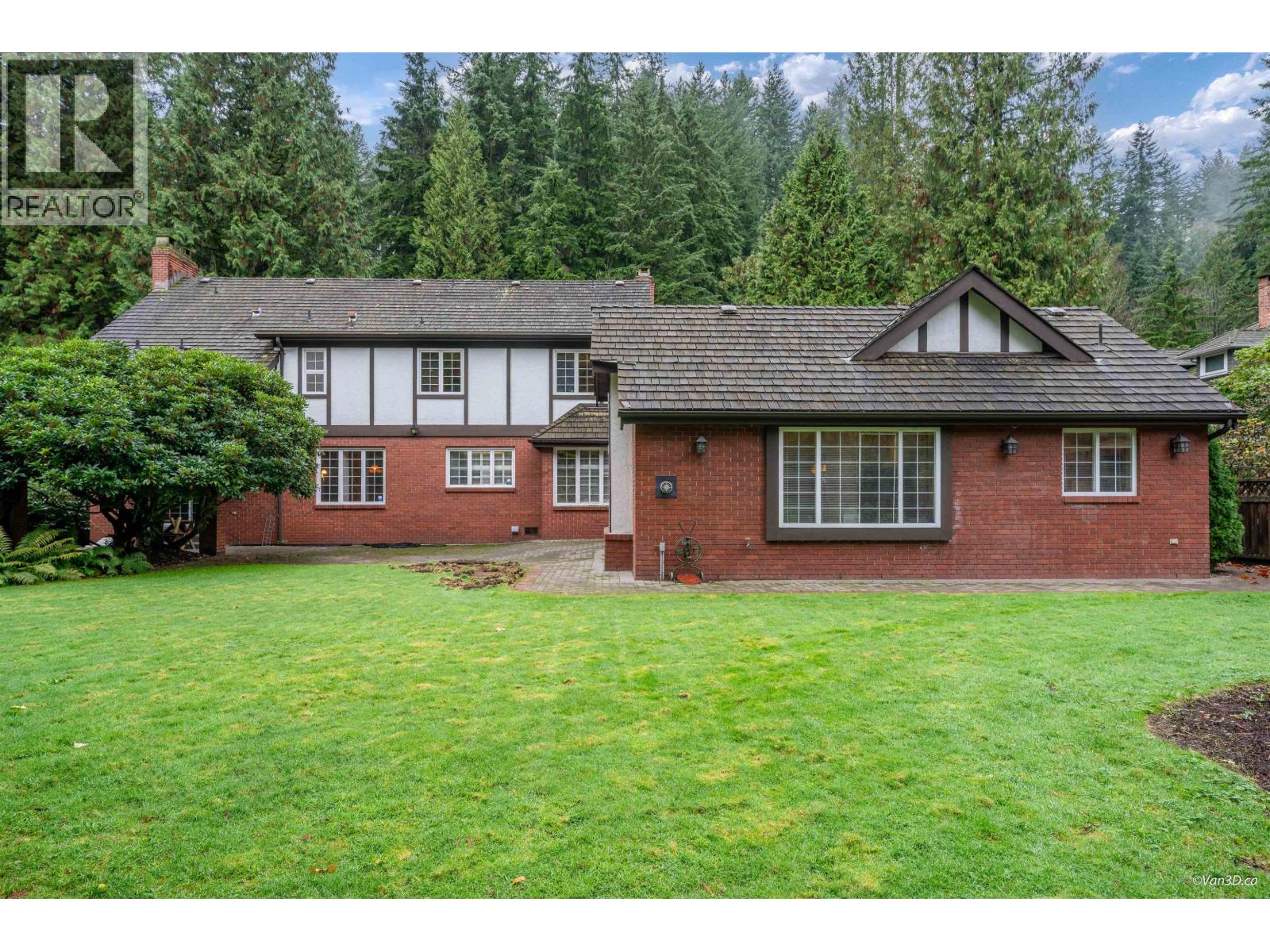 1226 SEYMOUR BOULEVARD, North Vancouver