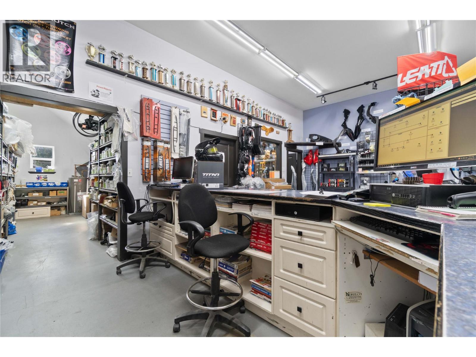 725 Trans-Canada Highway, Sicamous