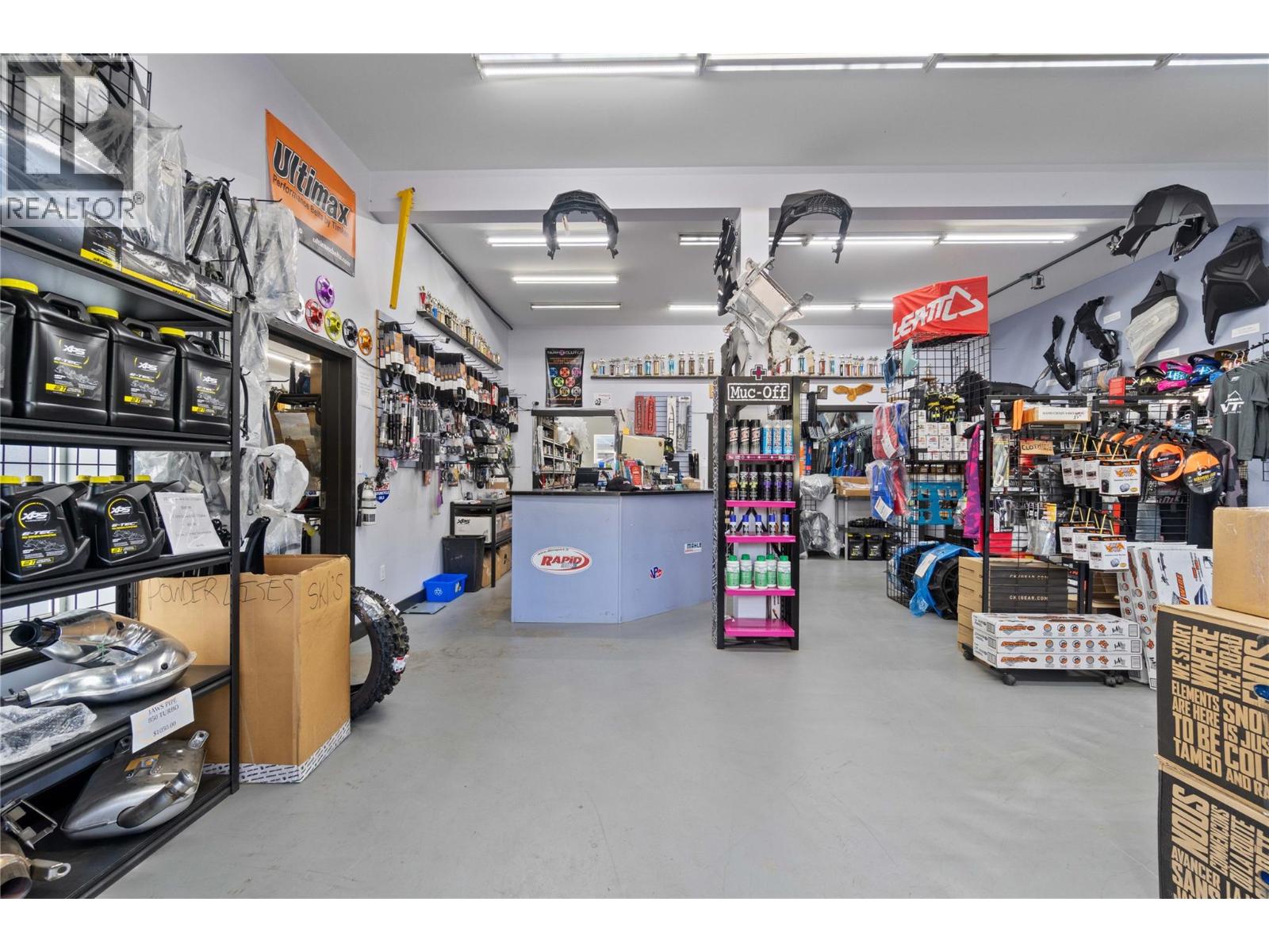 725 Trans-Canada Highway, Sicamous