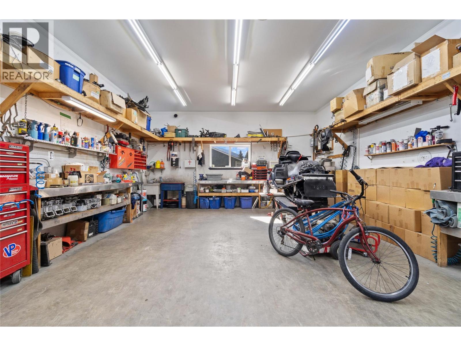 725 Trans-Canada Highway, Sicamous