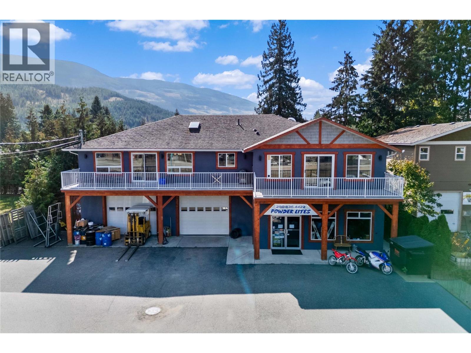 725 Trans-Canada Highway, Sicamous