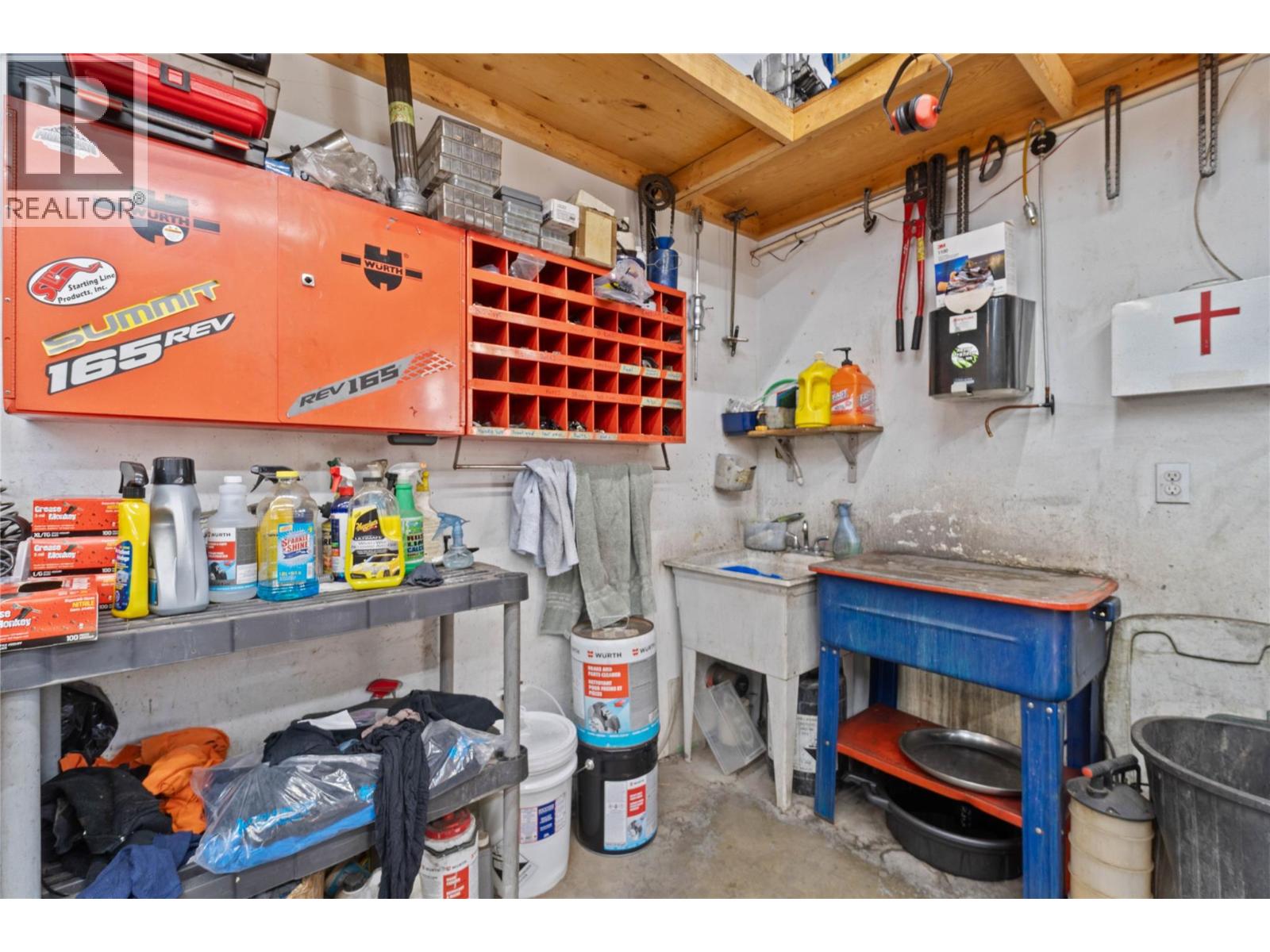 725 Trans-Canada Highway, Sicamous