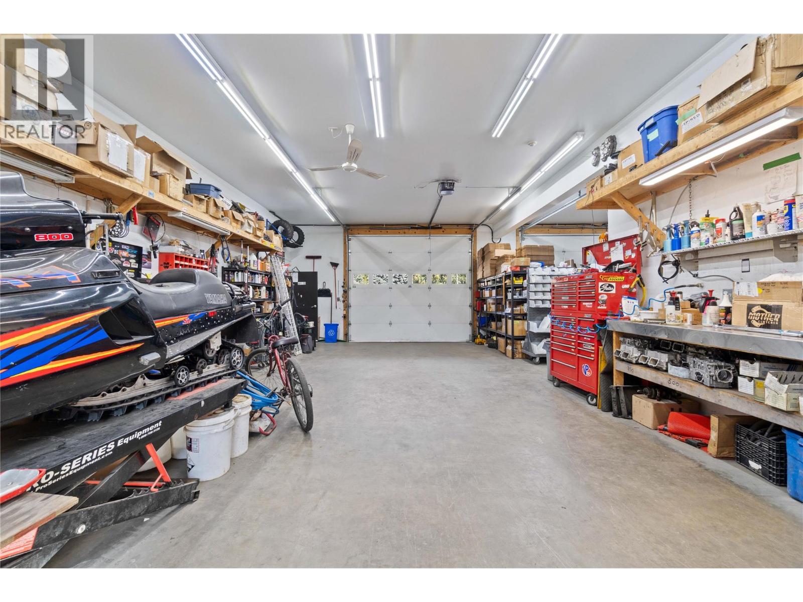 725 Trans-Canada Highway, Sicamous