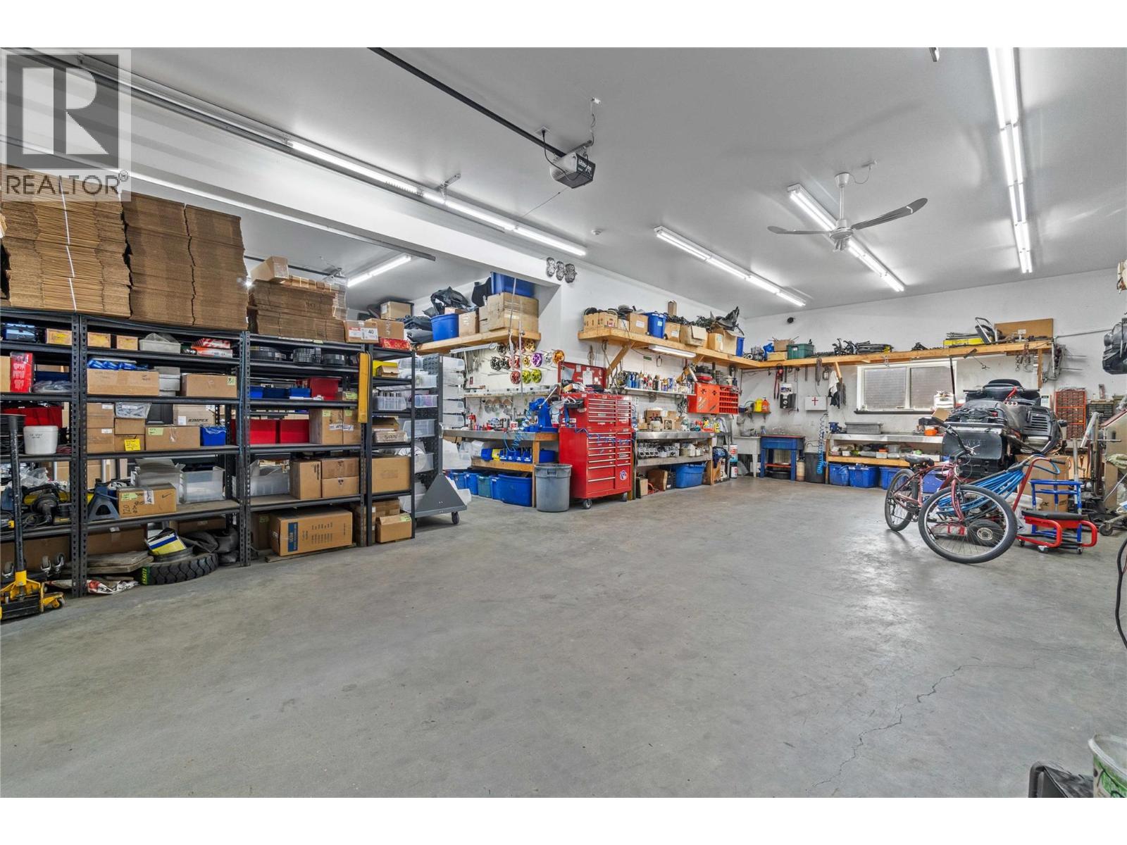 725 Trans-Canada Highway, Sicamous