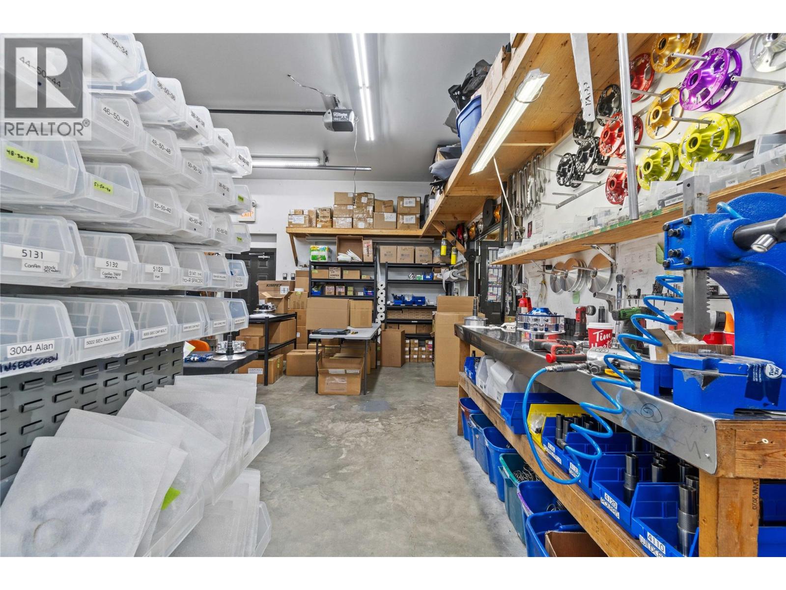 725 Trans-Canada Highway, Sicamous