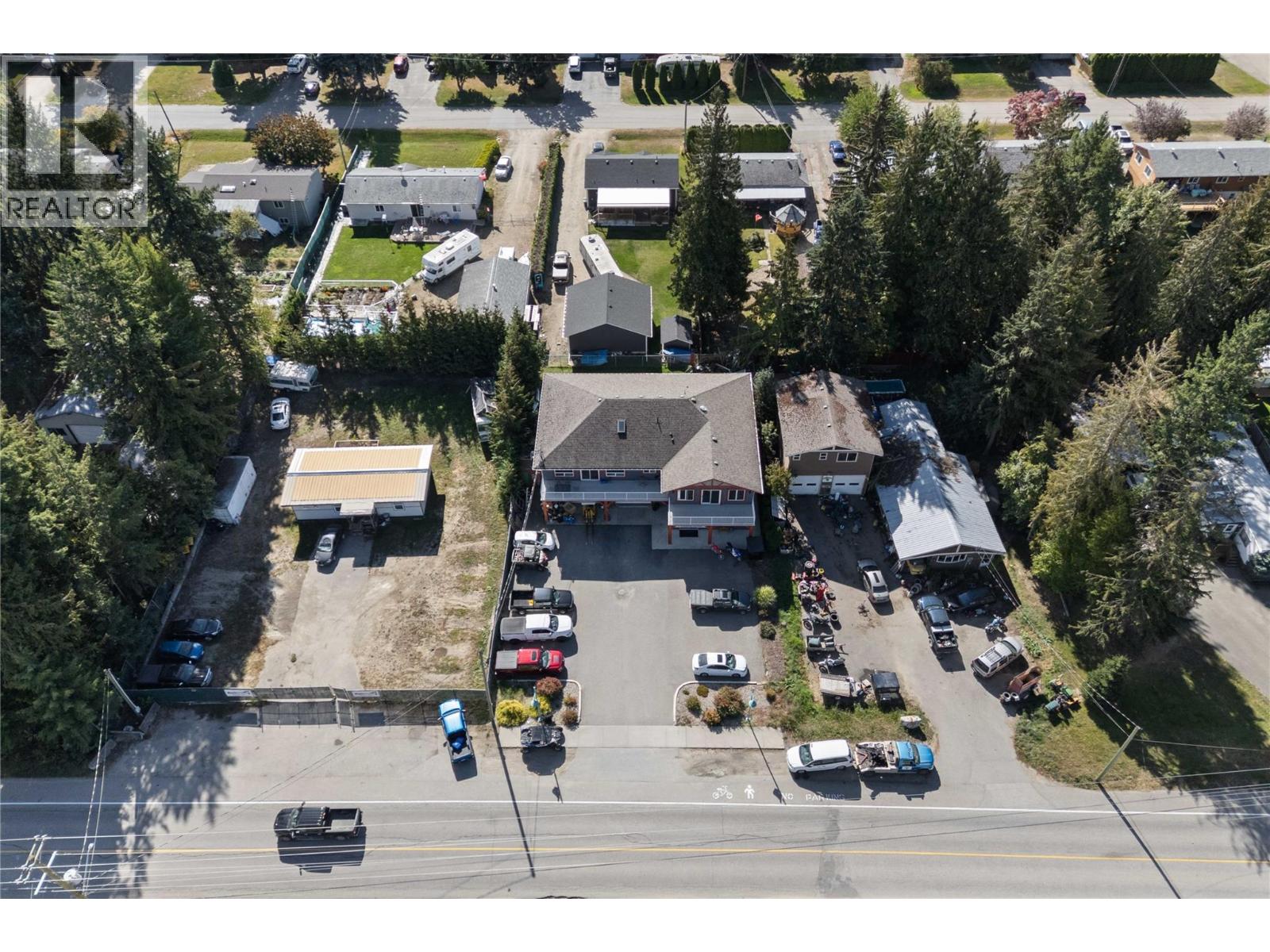 725 Trans-Canada Highway, Sicamous