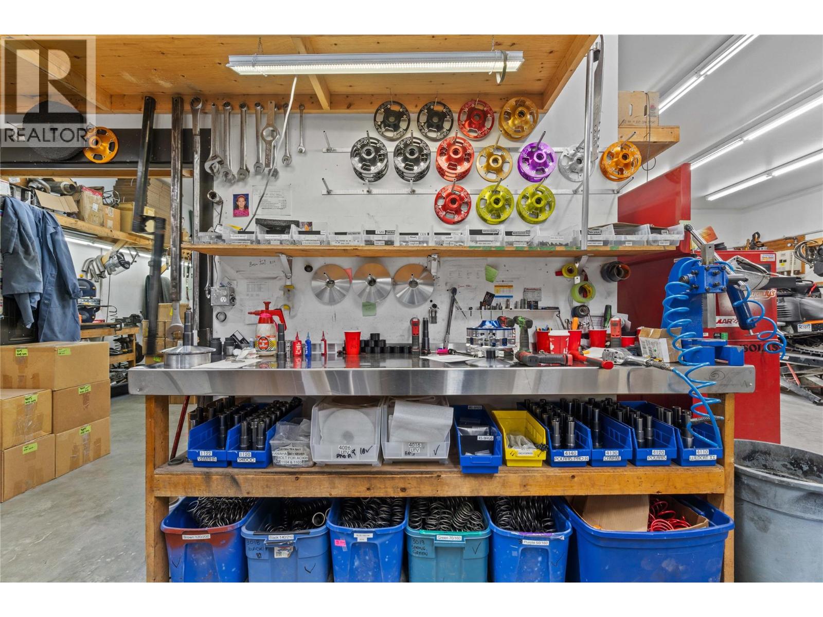 725 Trans-Canada Highway, Sicamous