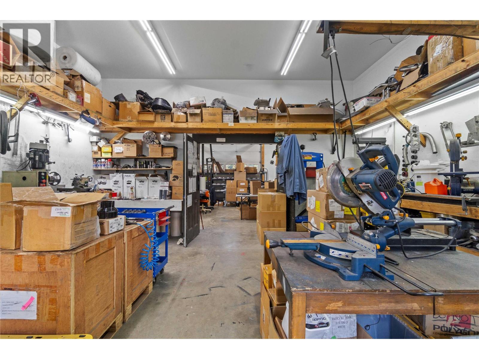 725 Trans-Canada Highway, Sicamous