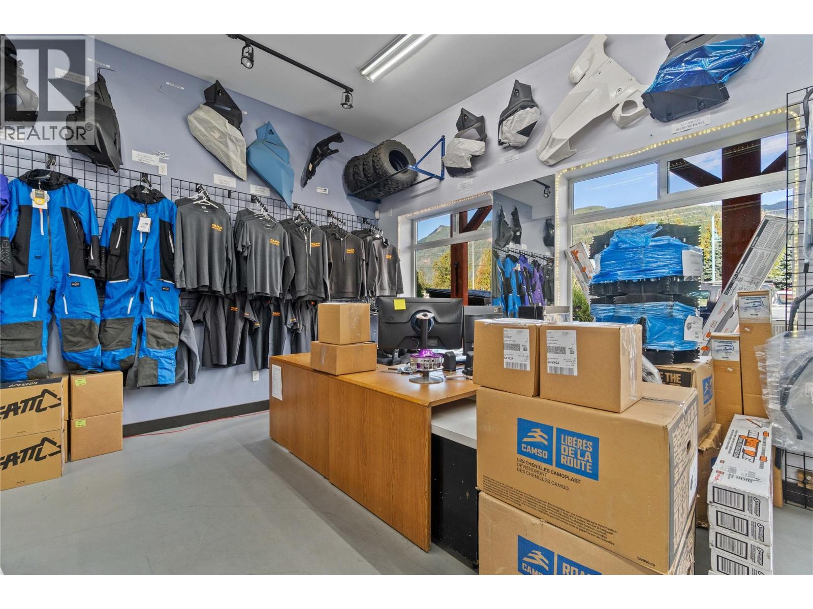 725 Trans-Canada Highway, Sicamous