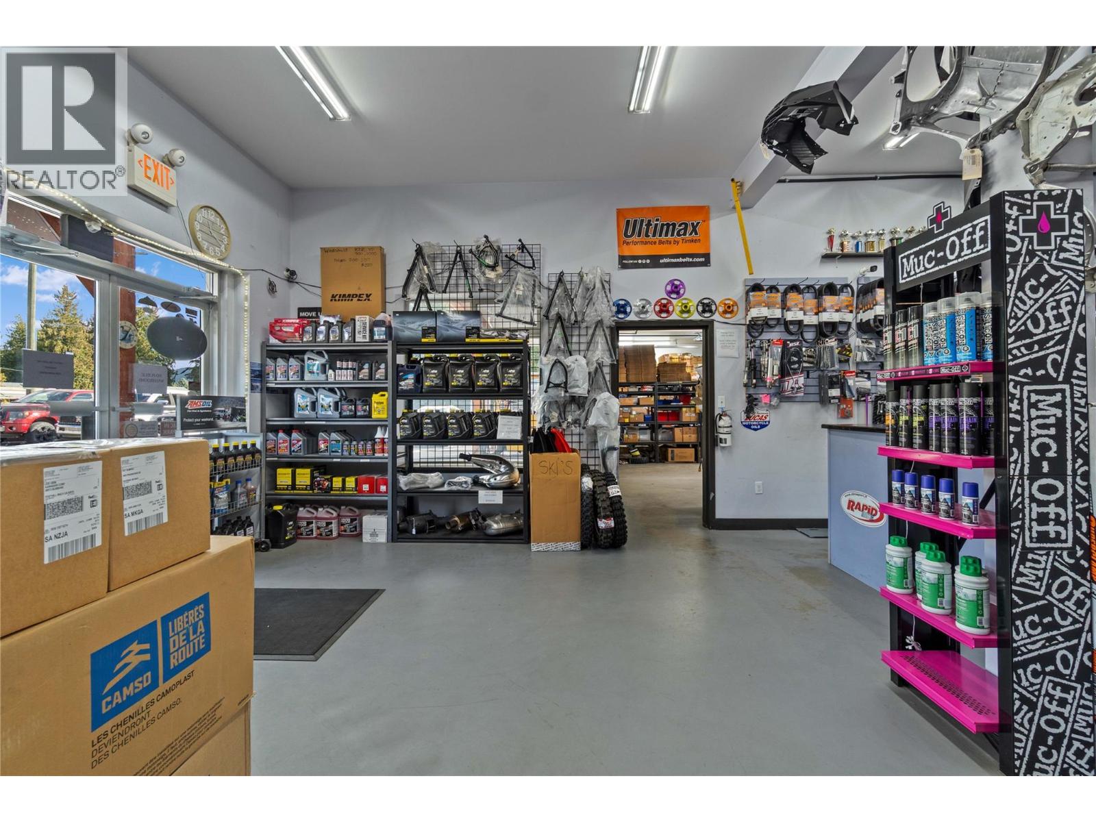 725 Trans-Canada Highway, Sicamous