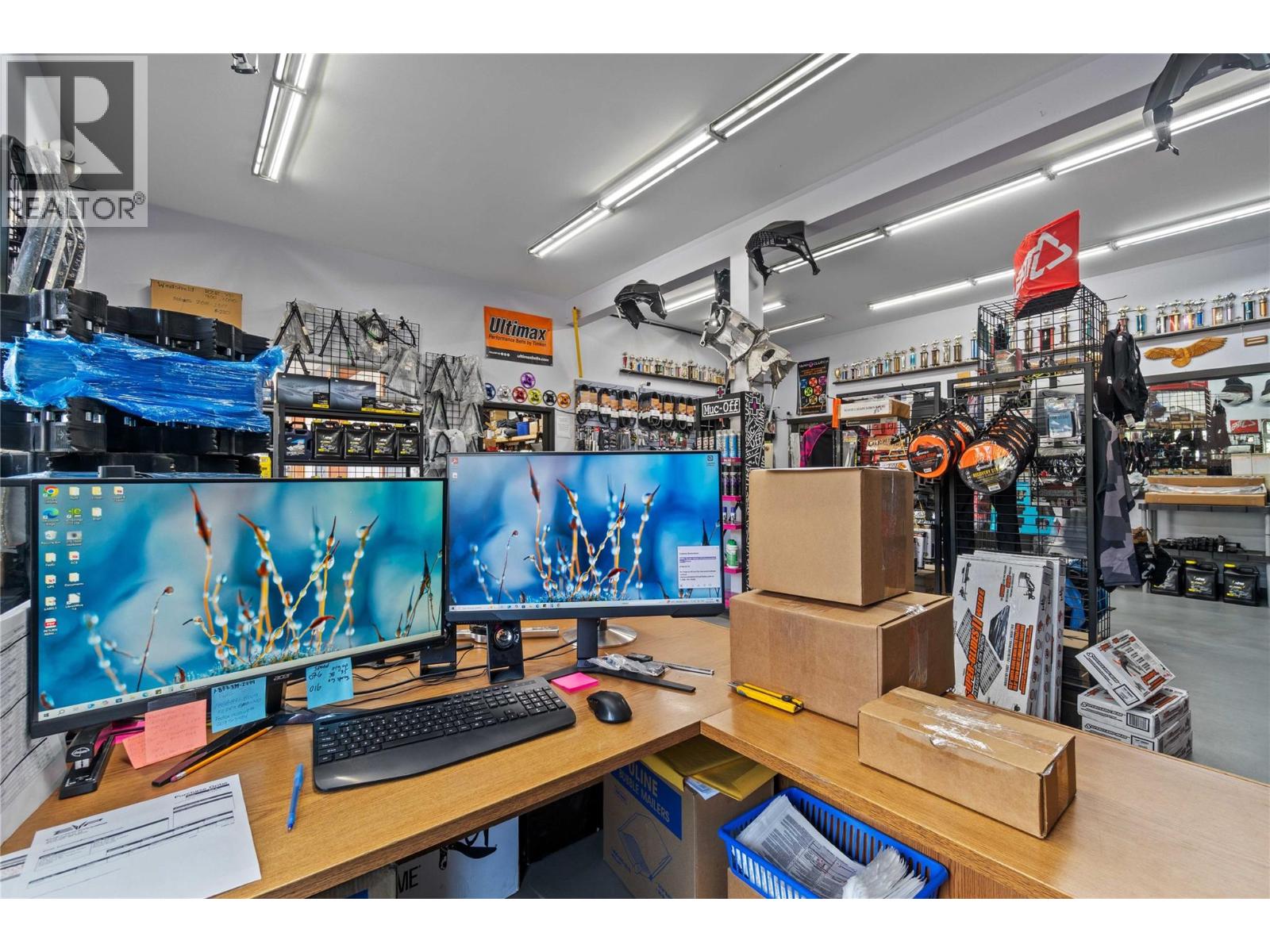 725 Trans-Canada Highway, Sicamous