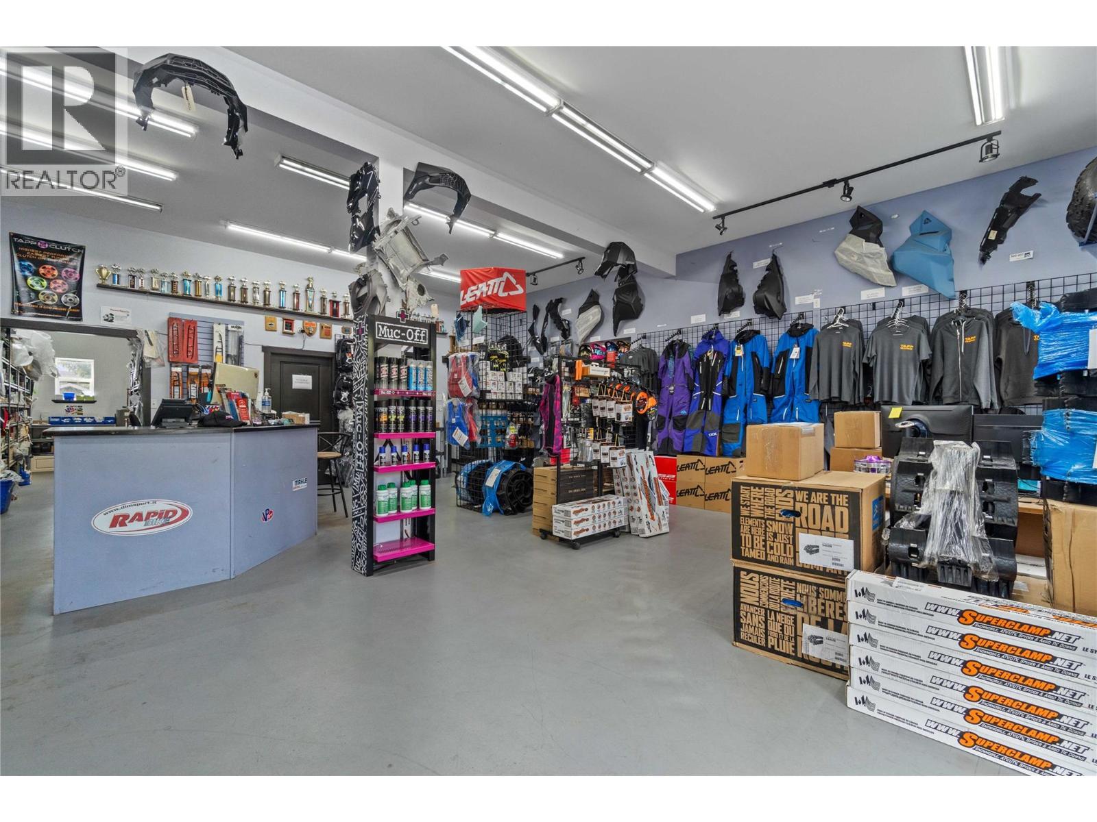 725 Trans-Canada Highway, Sicamous