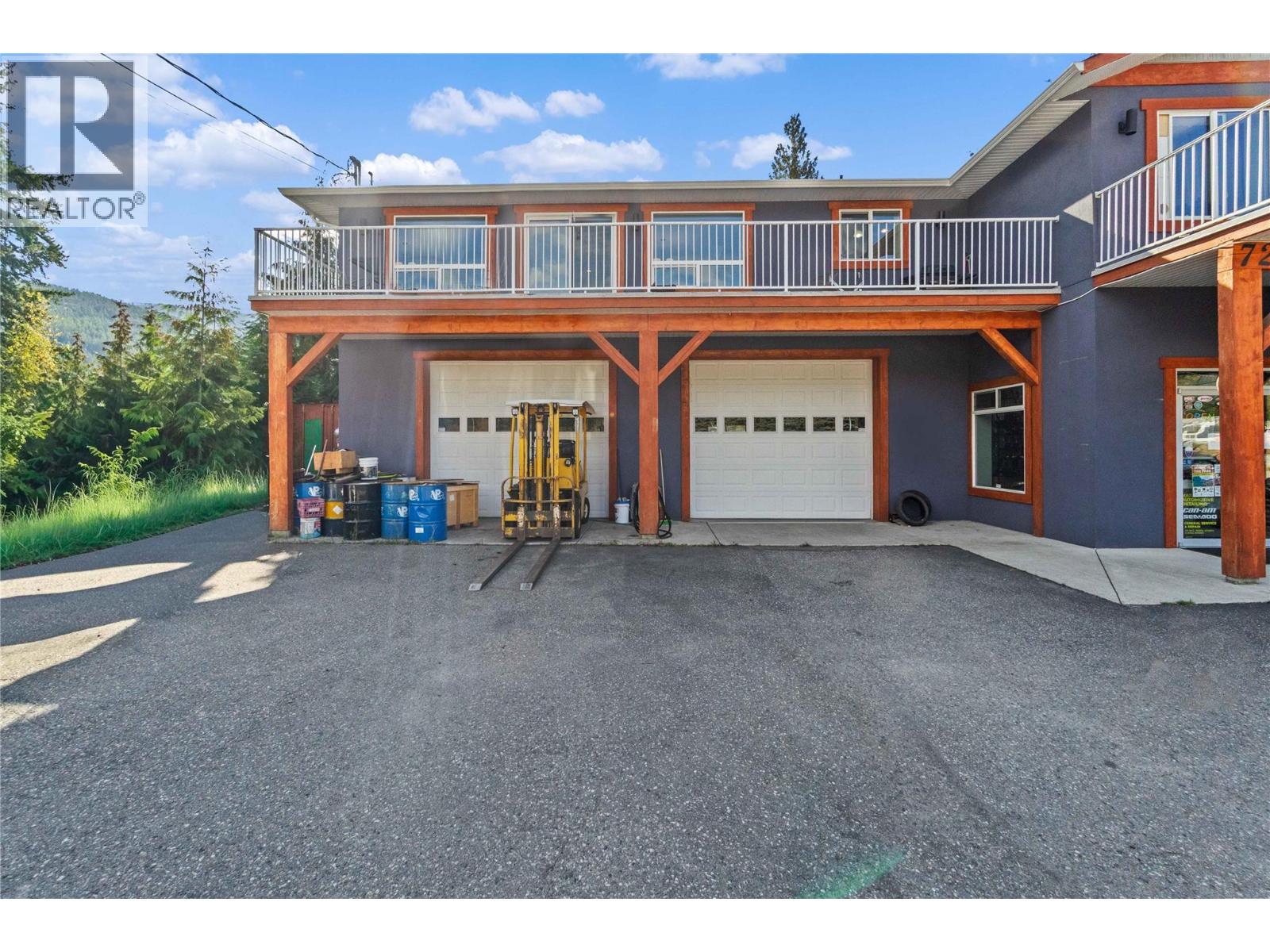 725 Trans-Canada Highway, Sicamous