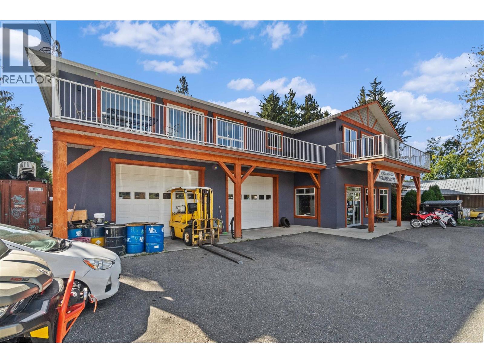 725 Trans-Canada Highway, Sicamous