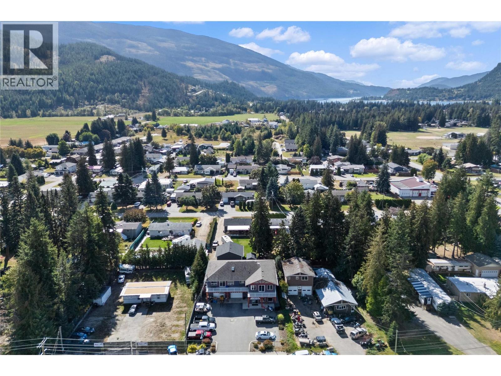 725 Trans-Canada Highway, Sicamous