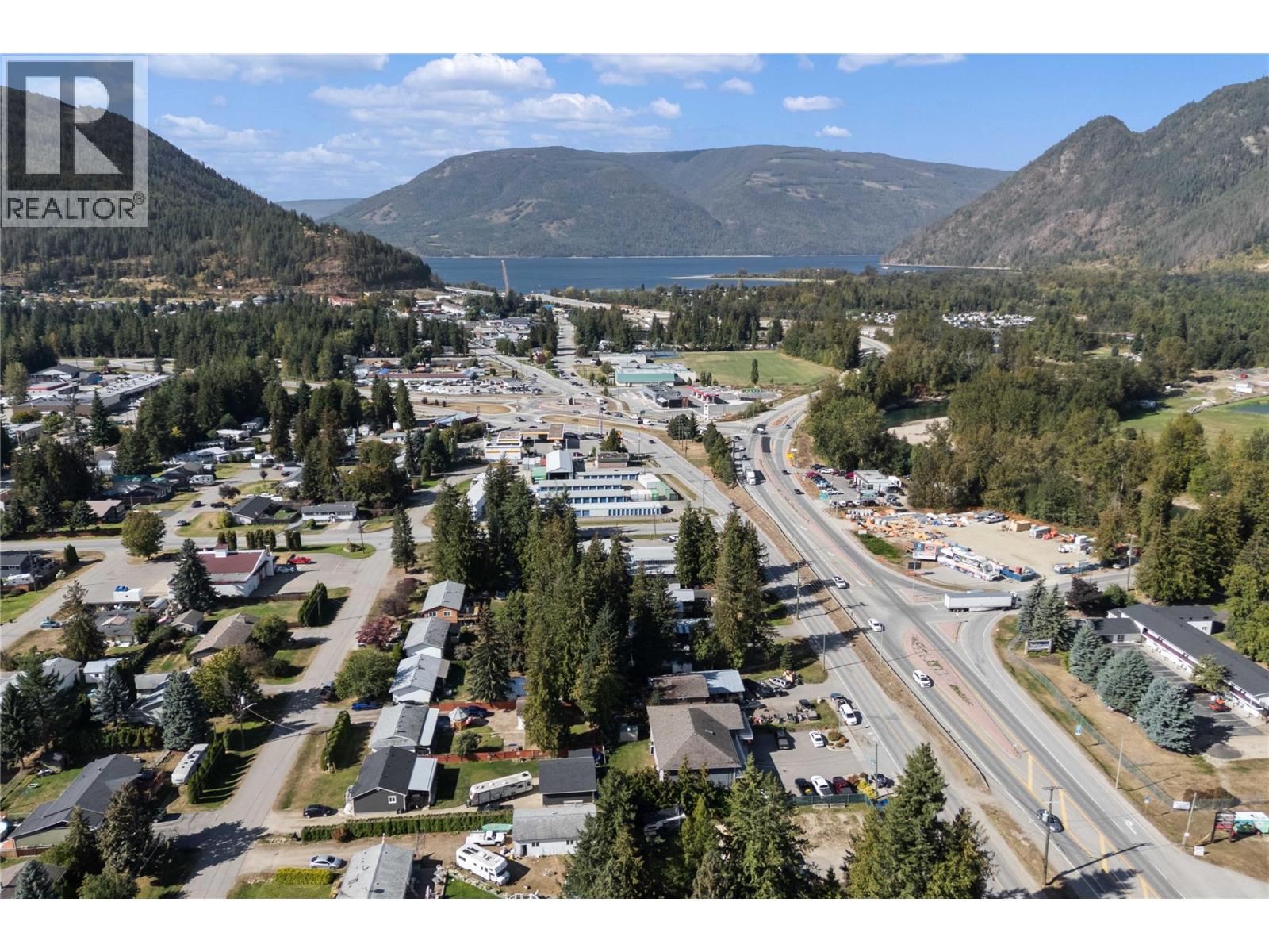 725 Trans-Canada Highway, Sicamous
