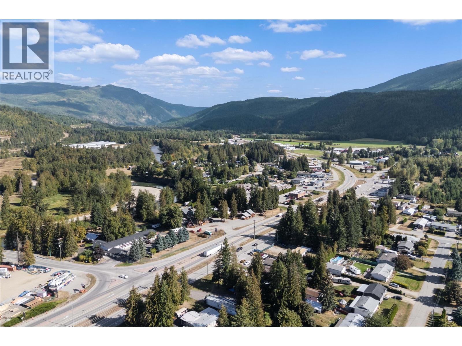 725 Trans-Canada Highway, Sicamous