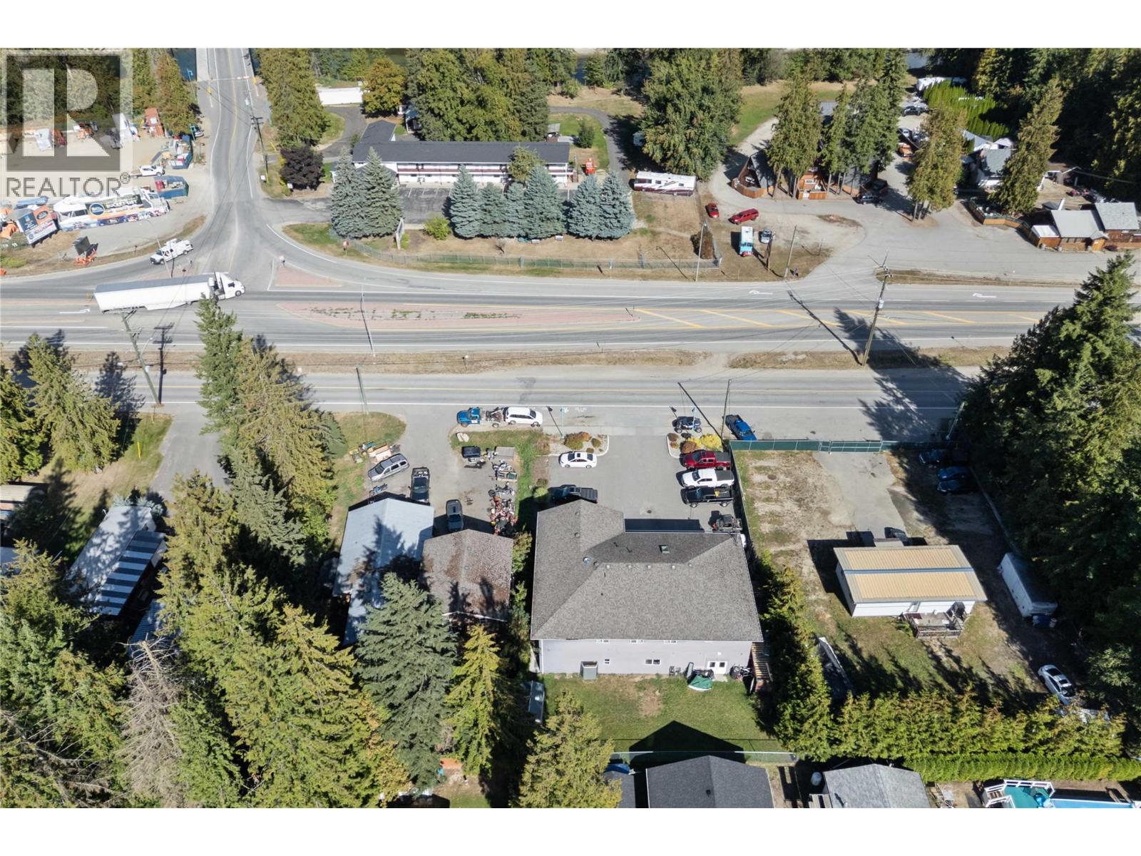 725 Trans-Canada Highway, Sicamous