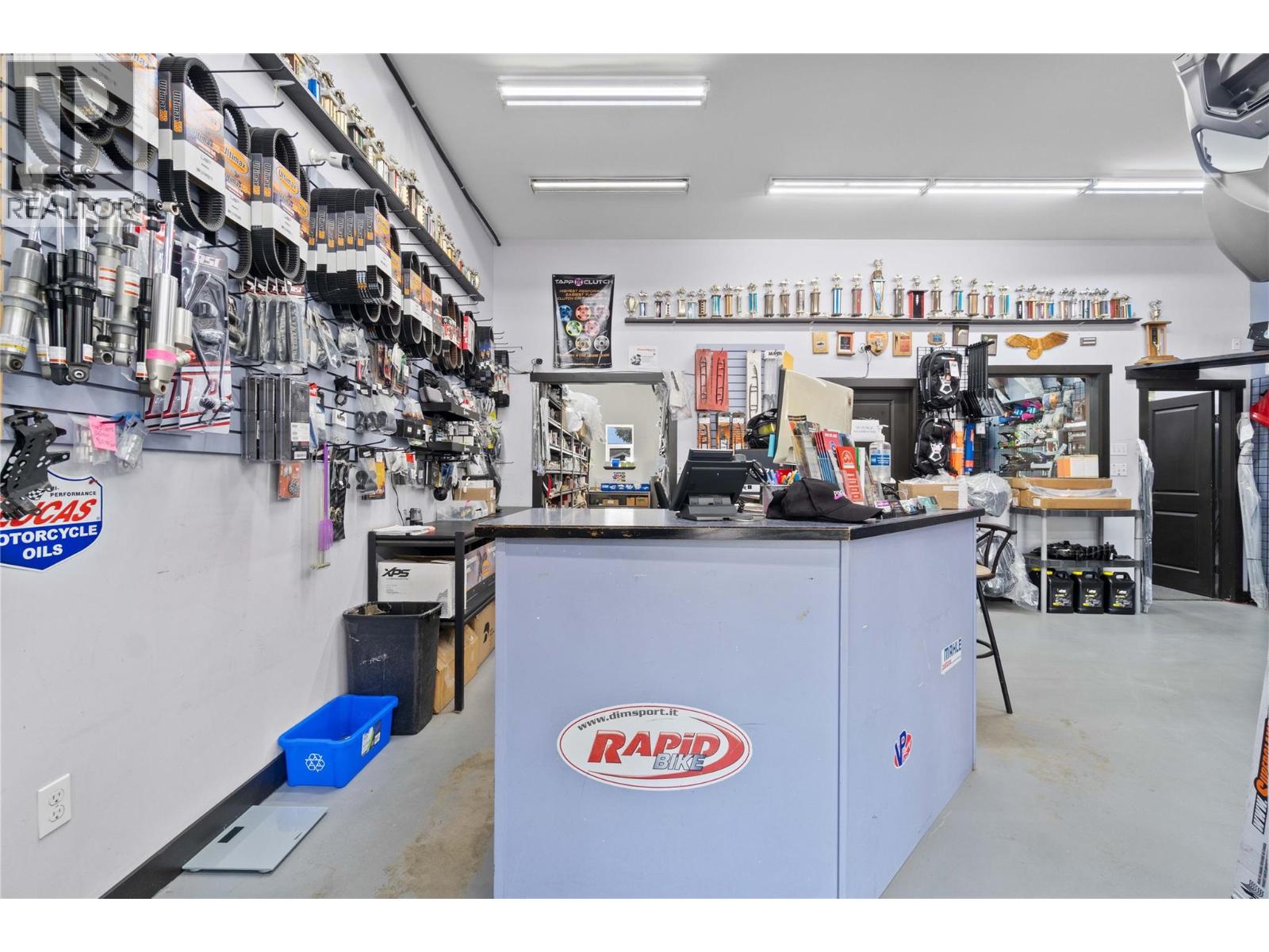 725 Trans-Canada Highway, Sicamous