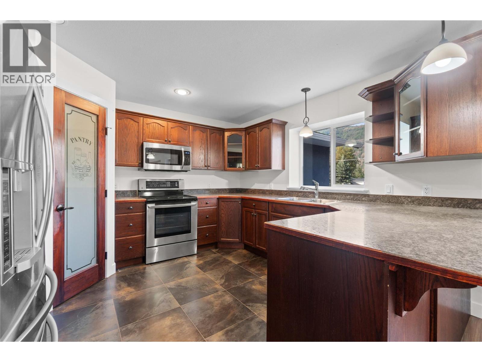 725 Trans-Canada Highway, Sicamous