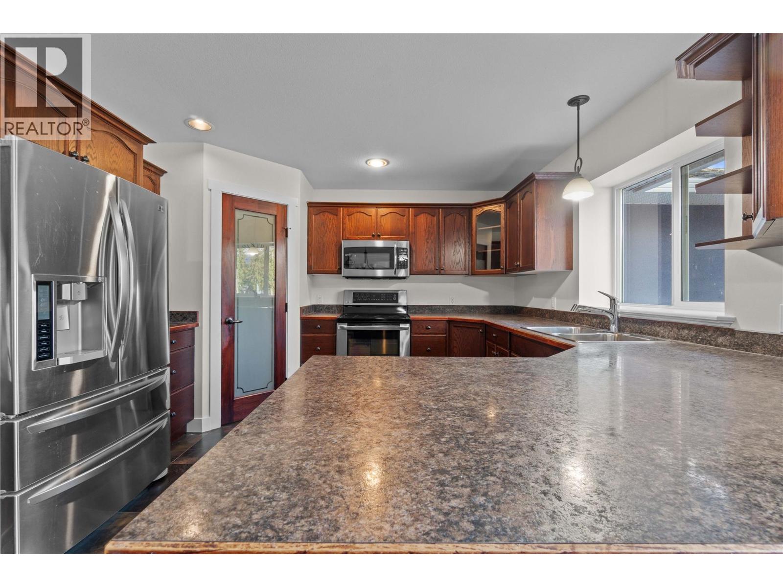 725 Trans-Canada Highway, Sicamous