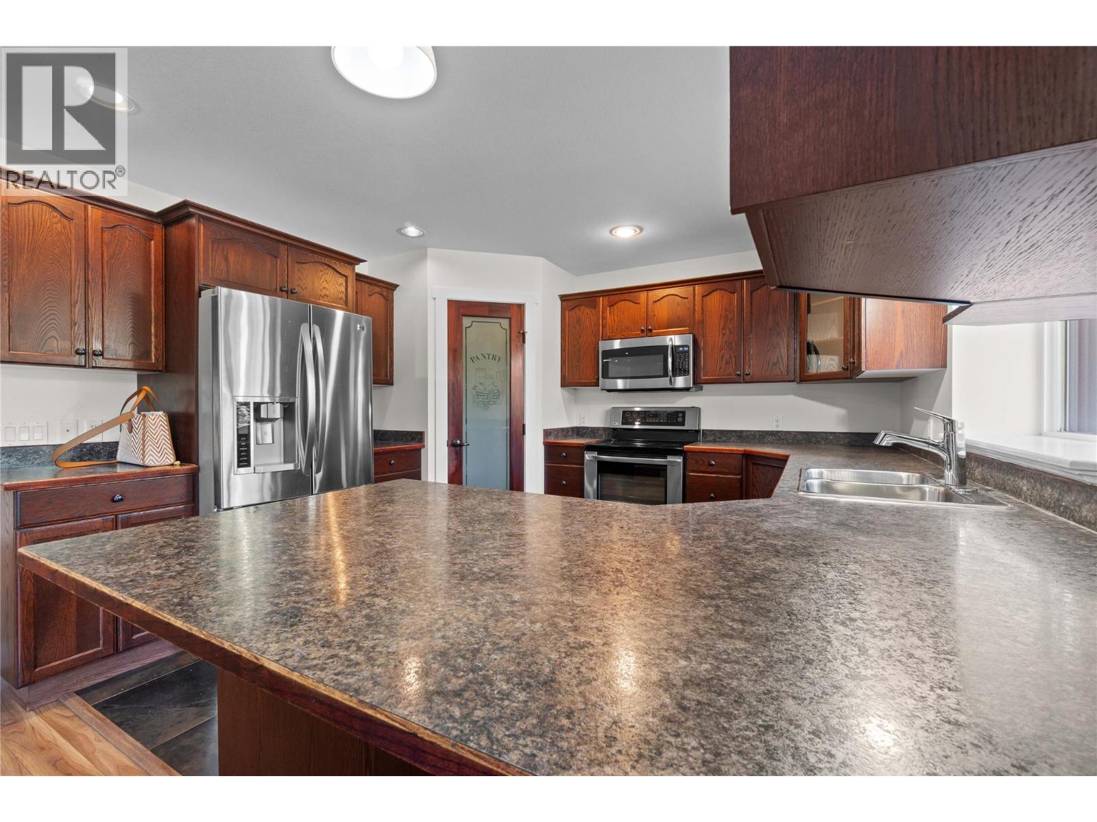 725 Trans-Canada Highway, Sicamous