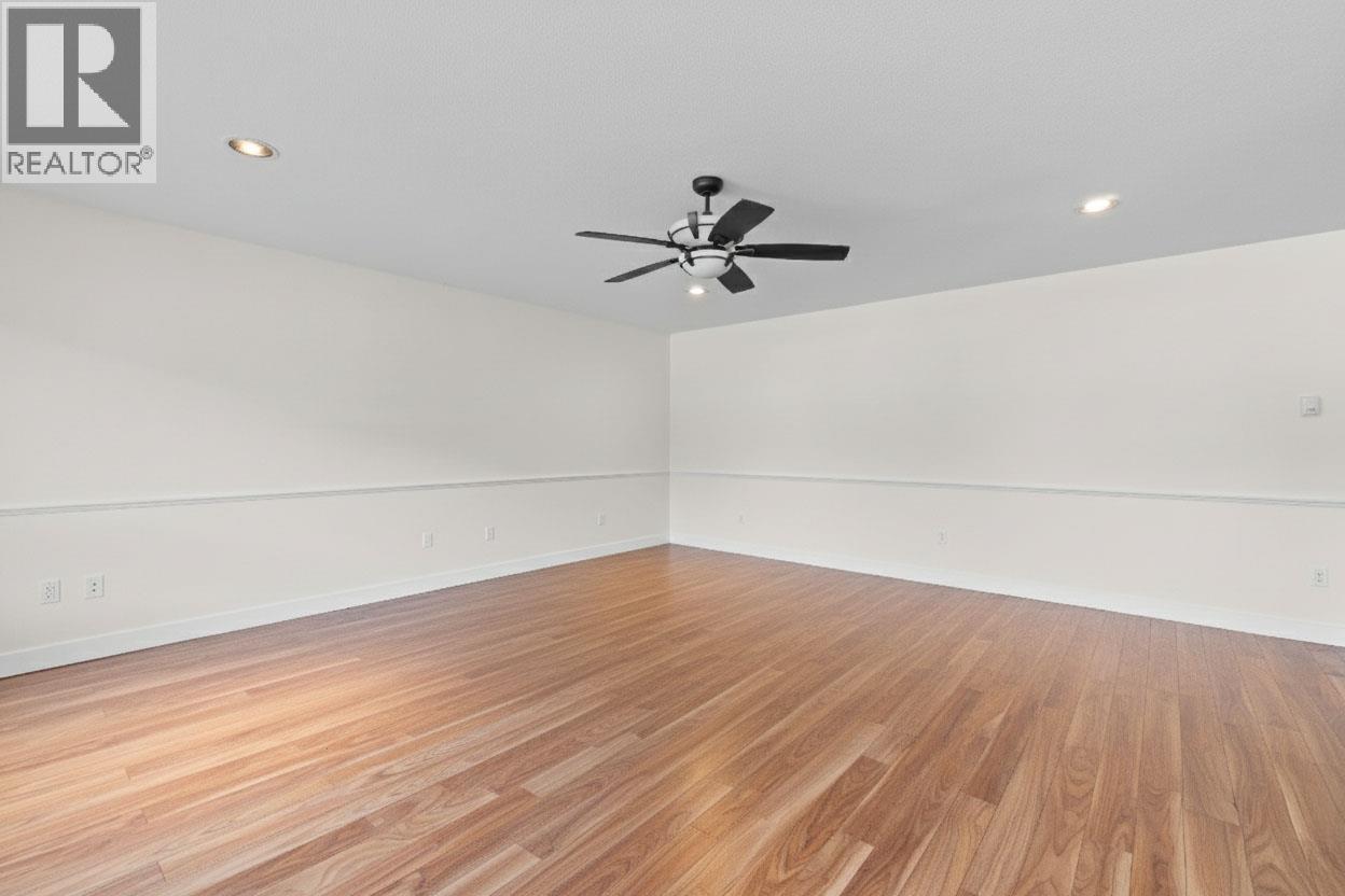 725 Trans-Canada Highway, Sicamous