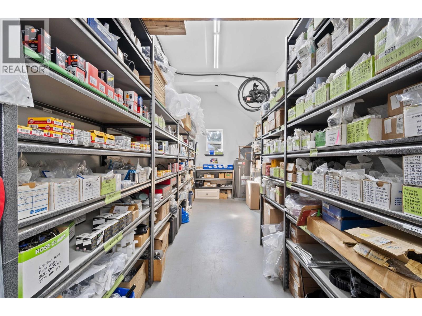 725 Trans-Canada Highway, Sicamous